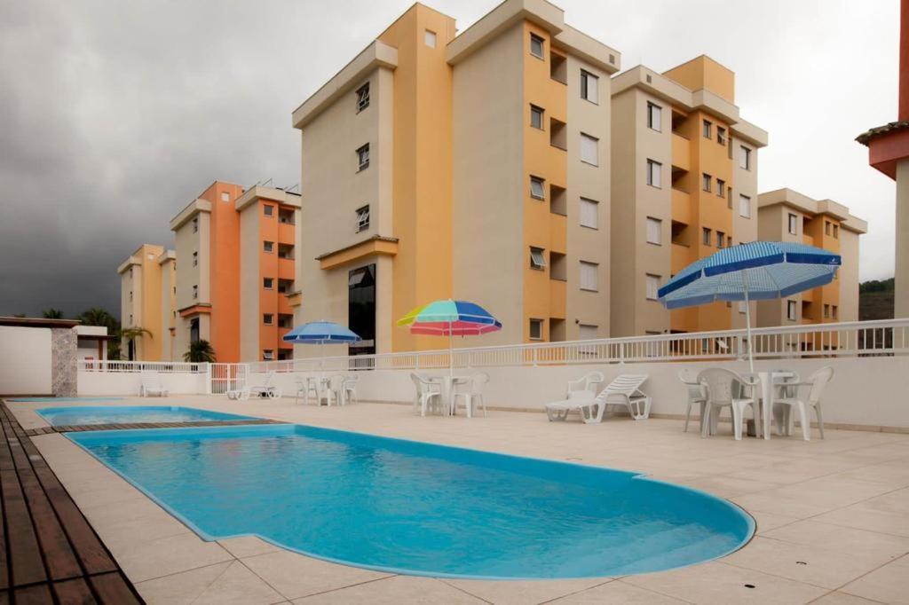 Cond Sun Way Com Piscinas E Churrasqueiras Apartamento *